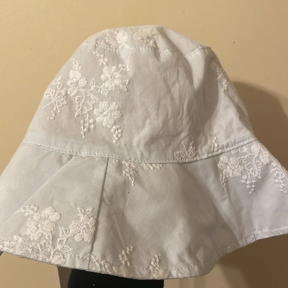 Janie and Jack Blue and White Floral Embroidered Sun Hat